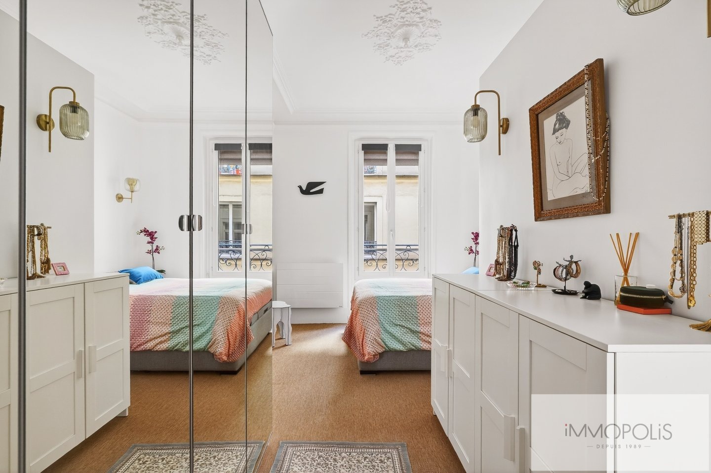 A stone&rsquo;s throw from the Abbesses, the Moulin Rouge and the 9th arrondissement. 9