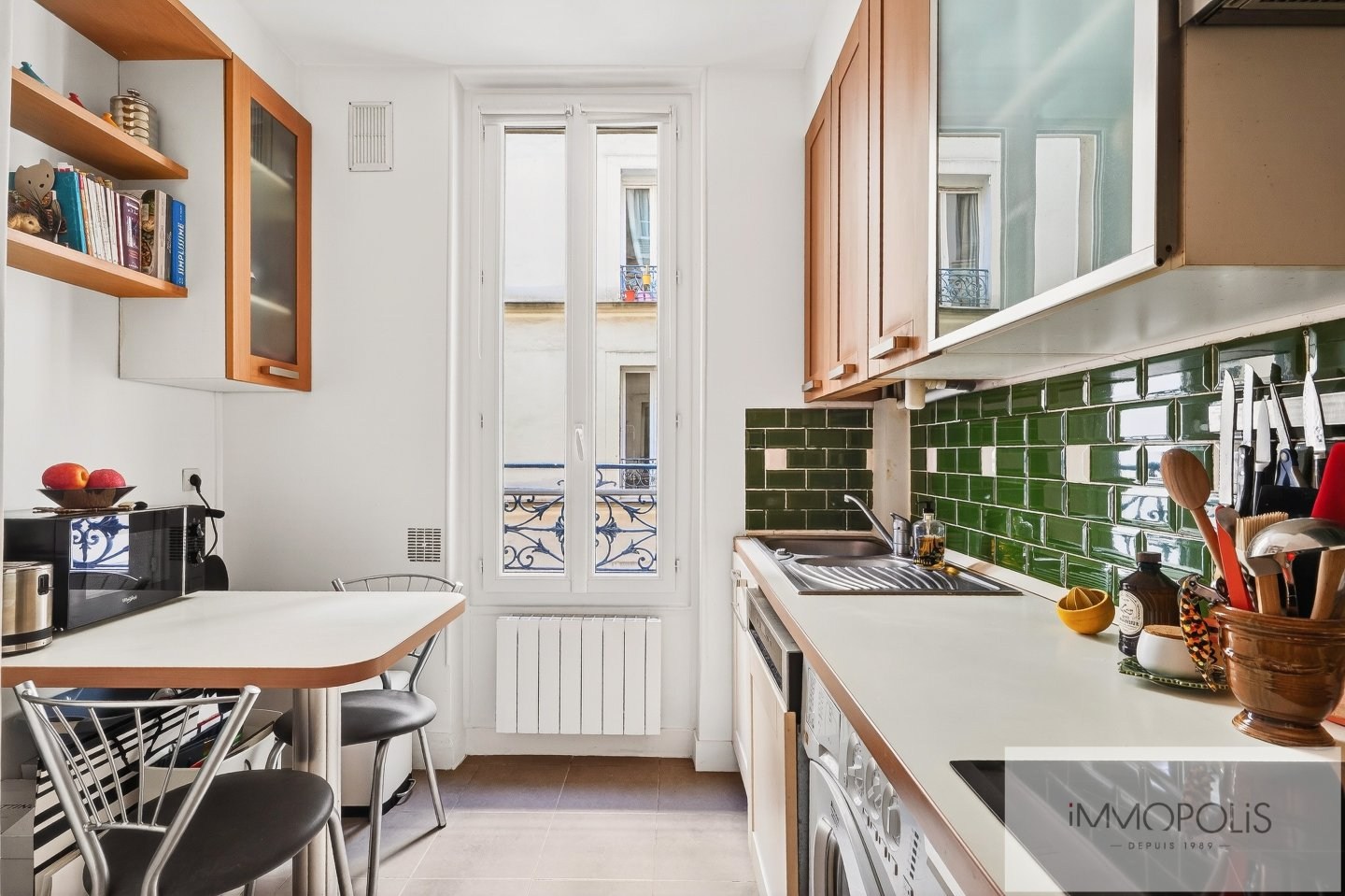 A stone’s throw from the Abbesses, the Moulin Rouge and the 9th arrondissement. 12 A stone’s throw from the Abbesses, the Moulin Rouge and the 9th arrondissement. 12