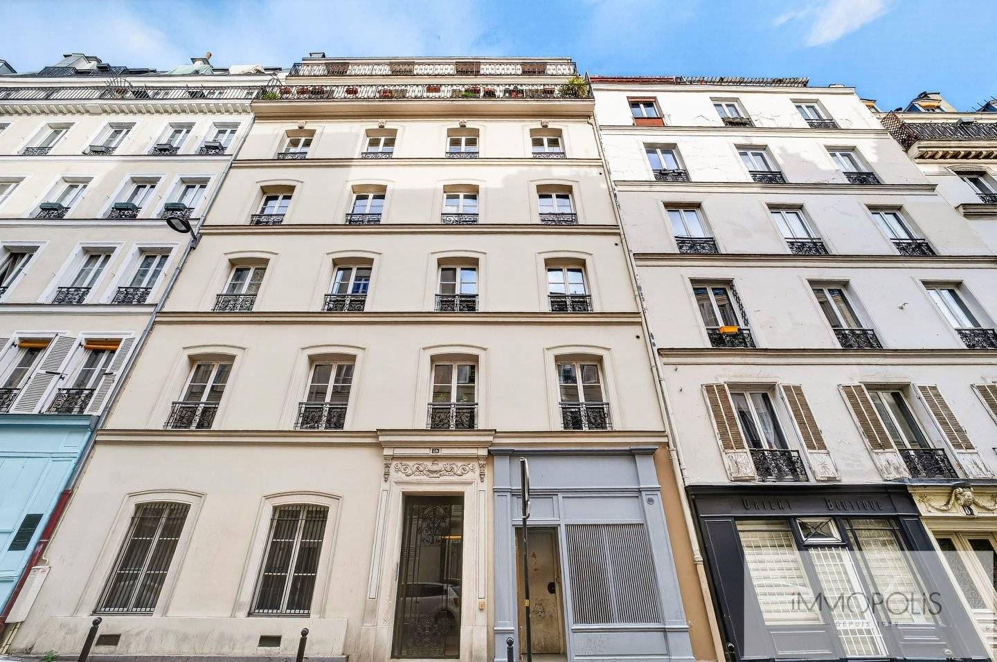 Rue Durantin in the heart of Abbesses. 15