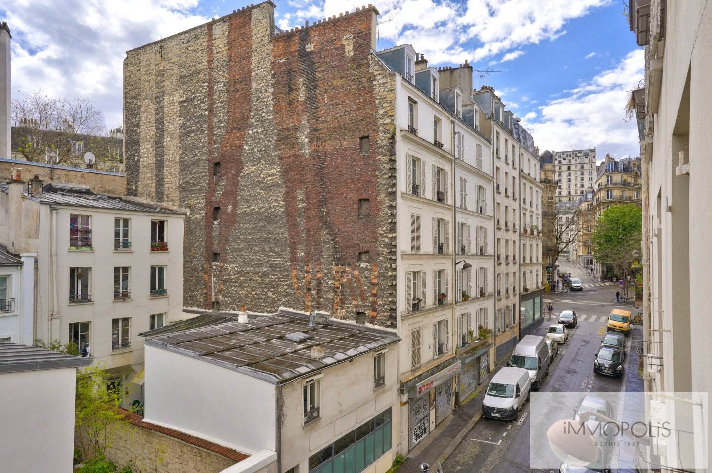 Exclusive to Immopolis – three rooms facing south – Rue Labat. 12