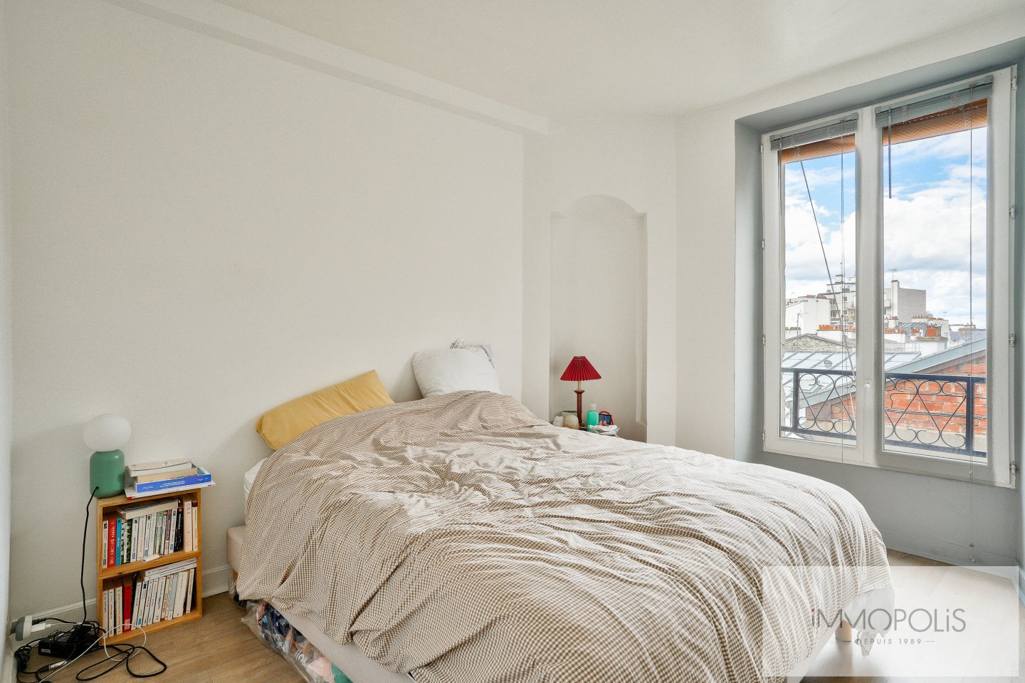 Exclusive to Immopolis – three rooms facing south – Rue Labat. 7