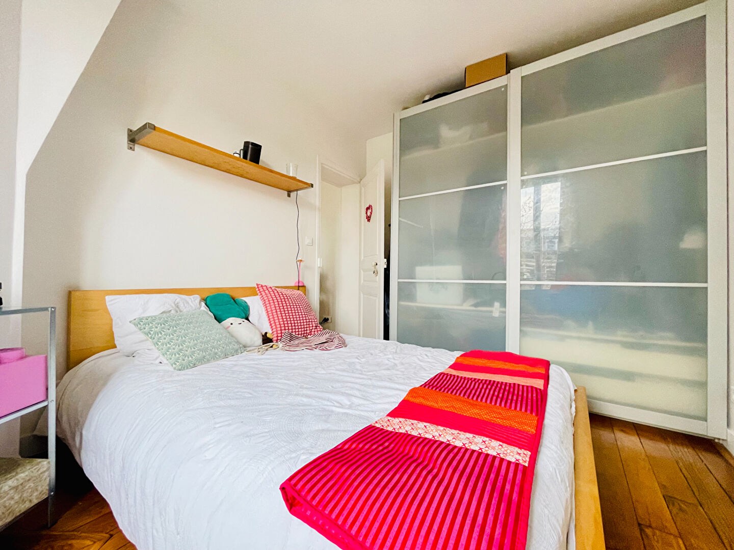 Bright top floor not overlooked: 2 rooms near the Coulée verte, Paris 18th 7 Bright top floor not overlooked: 2 rooms near the Coulée verte, Paris 18th 7