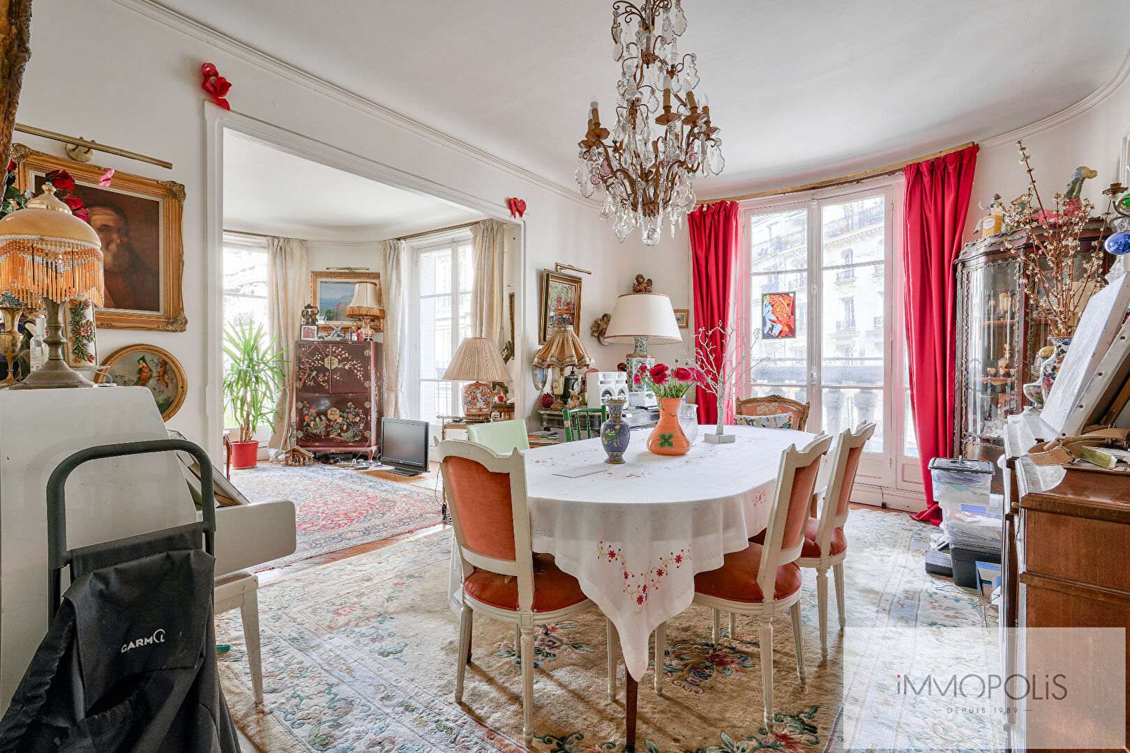 Rare opportunity: a life annuity occupied without payment of annuity! Charming apartment to modernize, Lamarck-Caulaincourt district 1