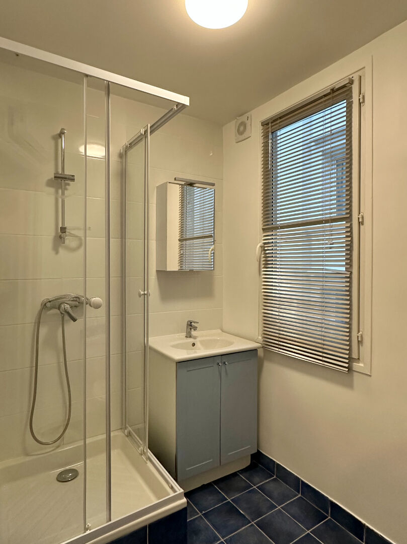 Two rooms RUE RAMEY 7