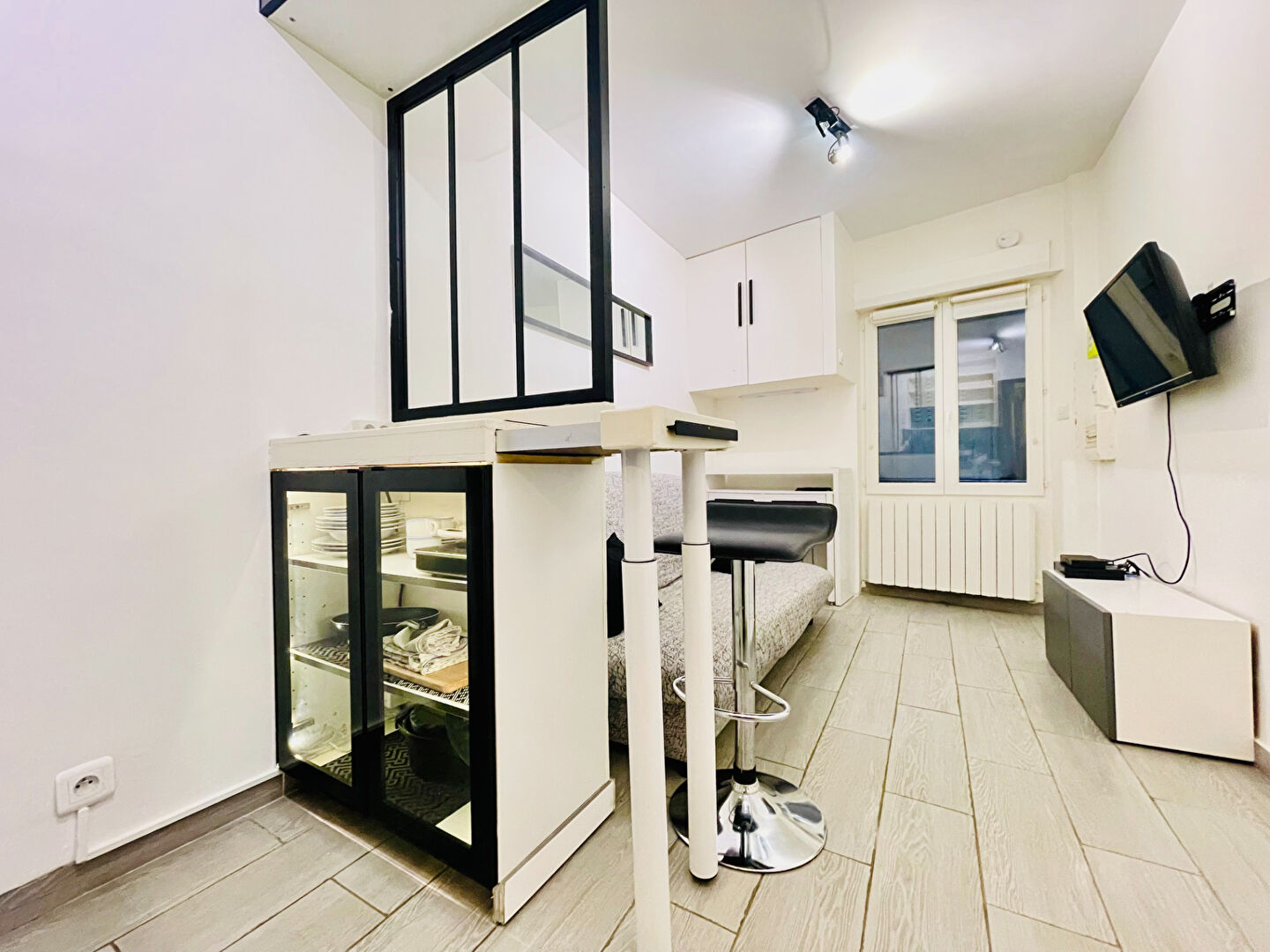 Turnkey studio in quiet rue des Trois Frères in Montmartre 1