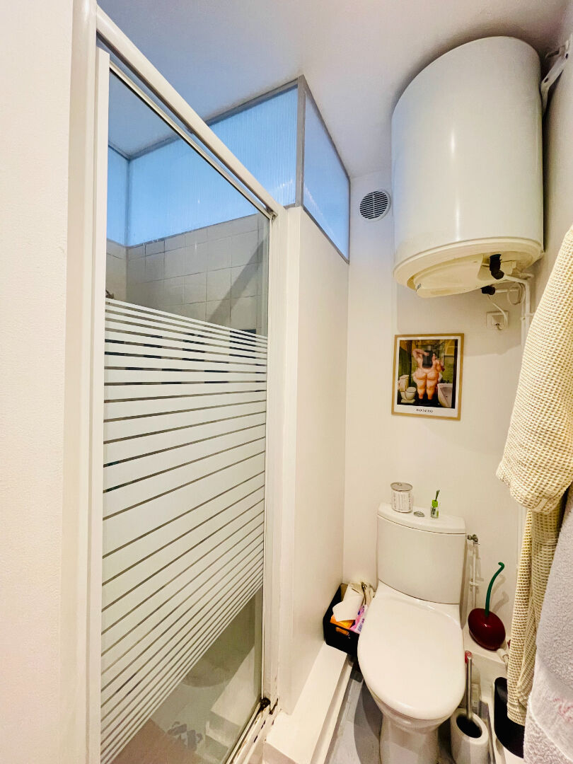 Bright top floor not overlooked: 2 rooms near the Coulée verte, Paris 18th 8