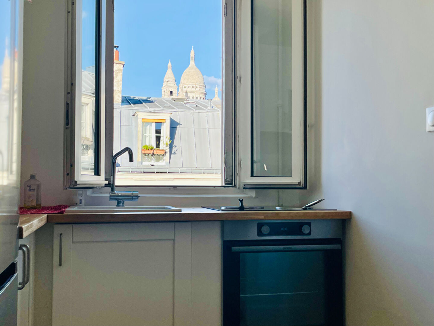 Montmartre – Villa Dancourt Triple view Sacré-Coeur – 7th floor with elevator – Secure residence 13
