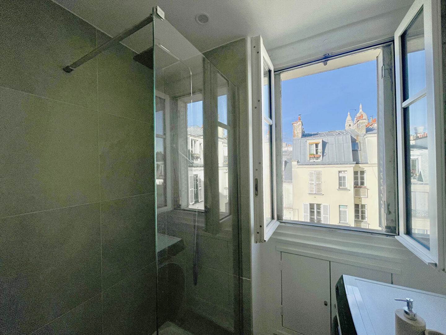 Montmartre – Villa Dancourt Triple view Sacré-Coeur – 7th floor with elevator – Secure residence 14