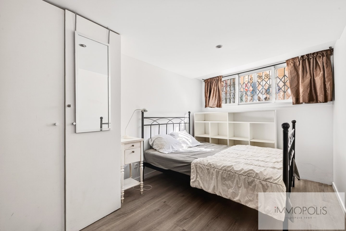 Rue des Trois Frères en plein coeur des Abbesses. 12