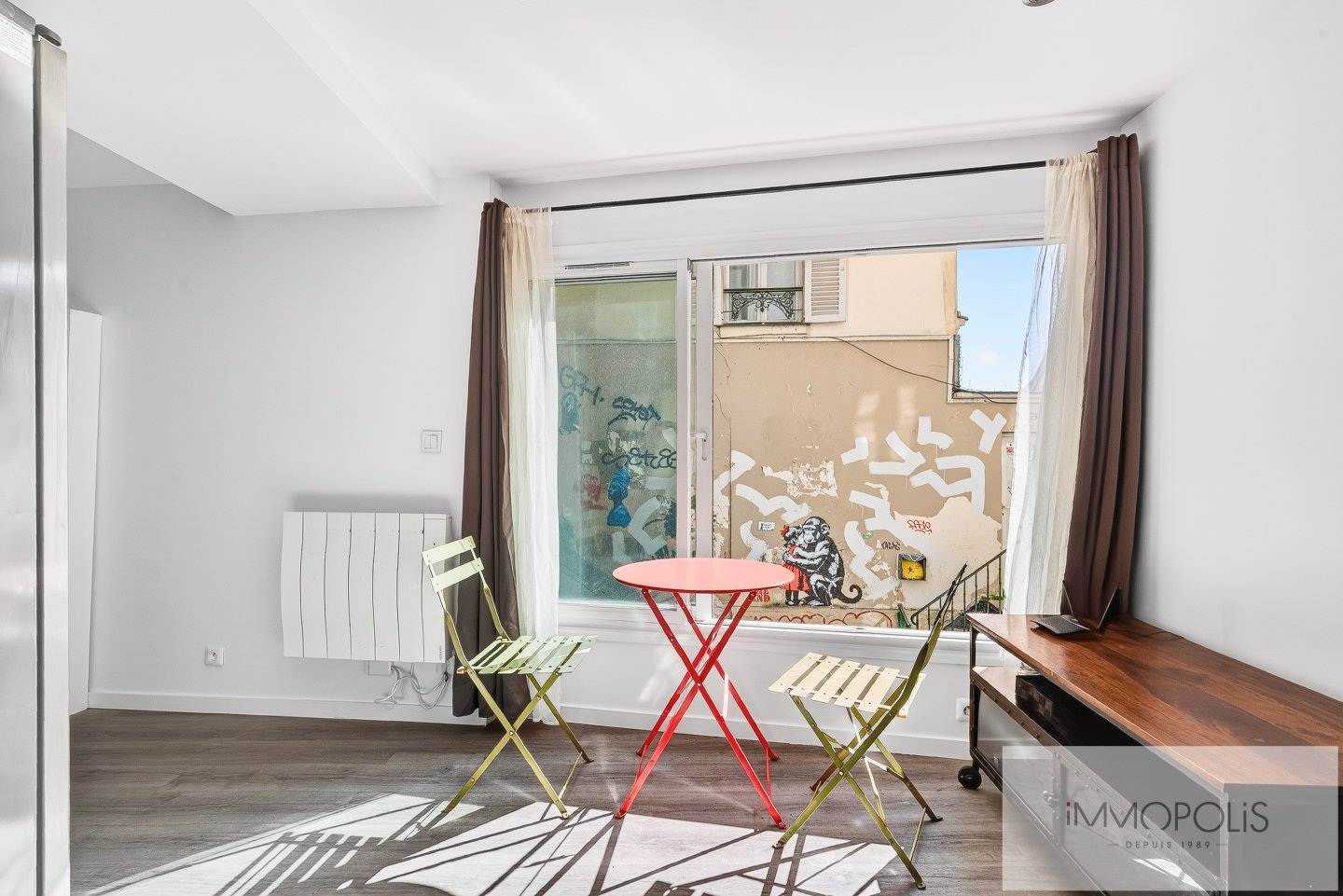 Rue des Trois Frères en plein coeur des Abbesses. 7