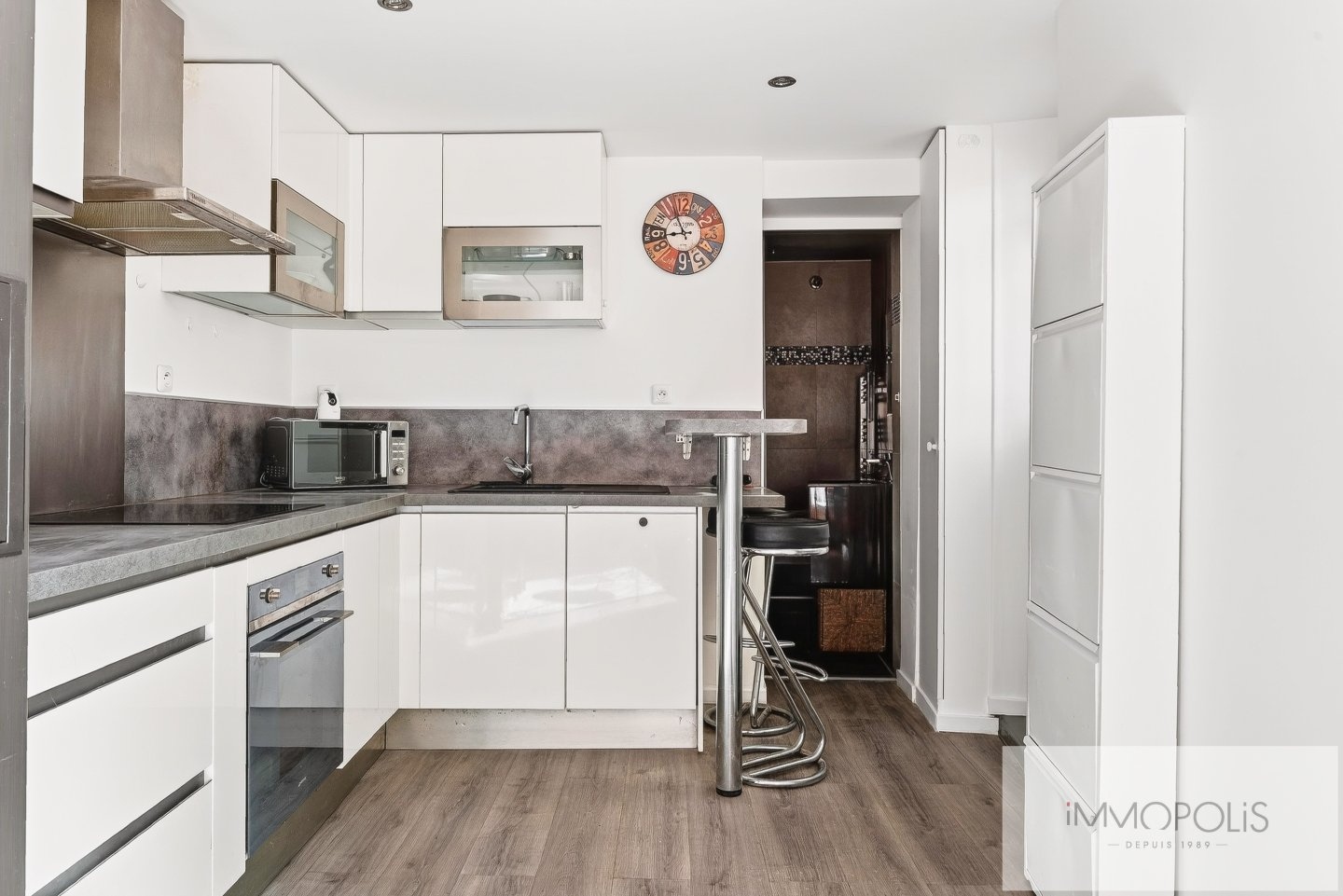 Rue des Trois Frères en plein coeur des Abbesses. 9