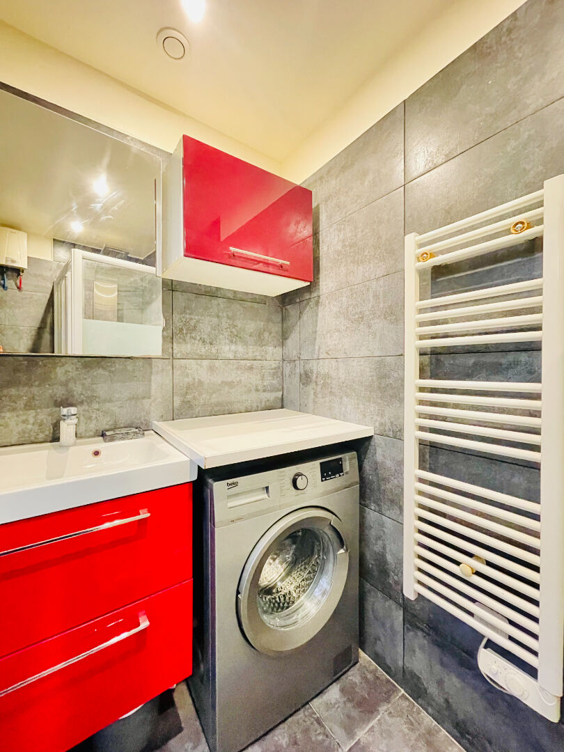 Turnkey studio in quiet rue des Trois Frères in Montmartre 9