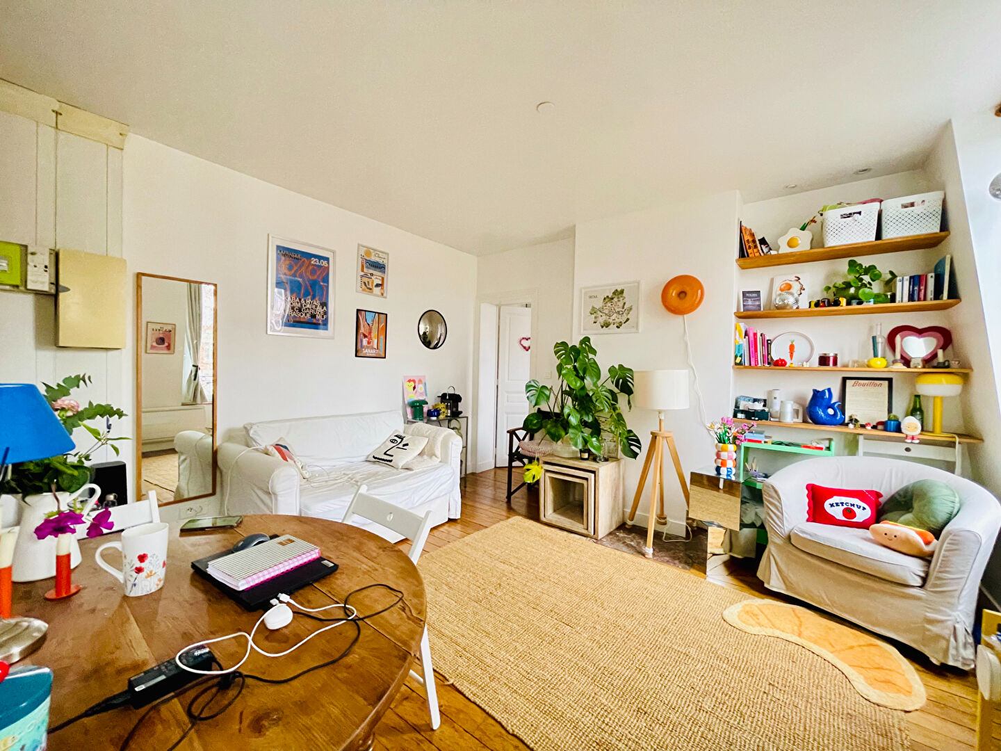 Bright top floor not overlooked: 2 rooms near the Coulée verte, Paris 18th 1