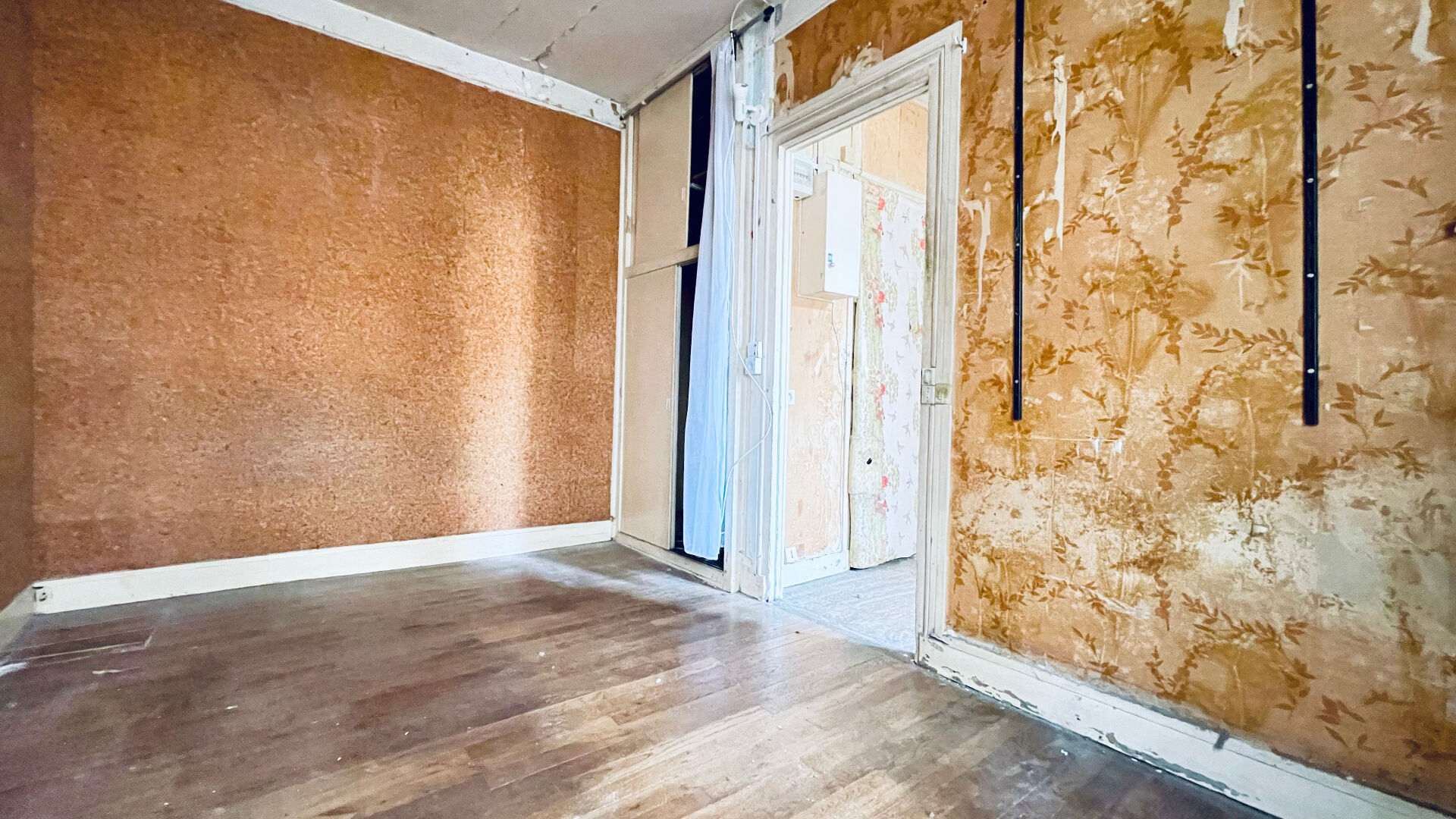 Investment or pied-à-terre – Montmartre – 17 m2 to renovate 3 Investment or pied-à-terre – Montmartre – 17 m2 to renovate 3