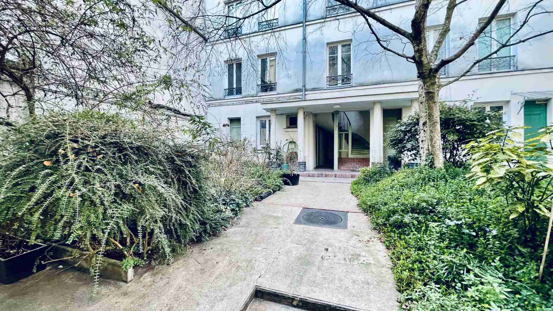 Investment or pied-à-terre – Montmartre – 17 m2 to renovate 6 Investment or pied-à-terre – Montmartre – 17 m2 to renovate 6