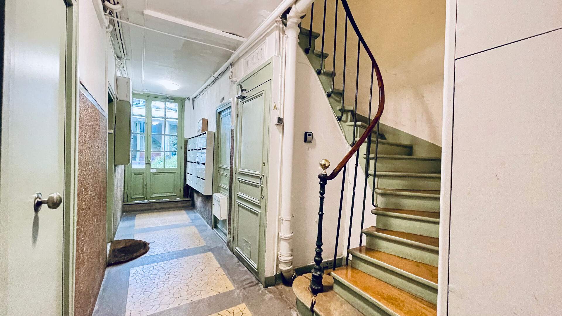Investment or pied-à-terre – Montmartre – 17 m2 to renovate 9 Investment or pied-à-terre – Montmartre – 17 m2 to renovate 9
