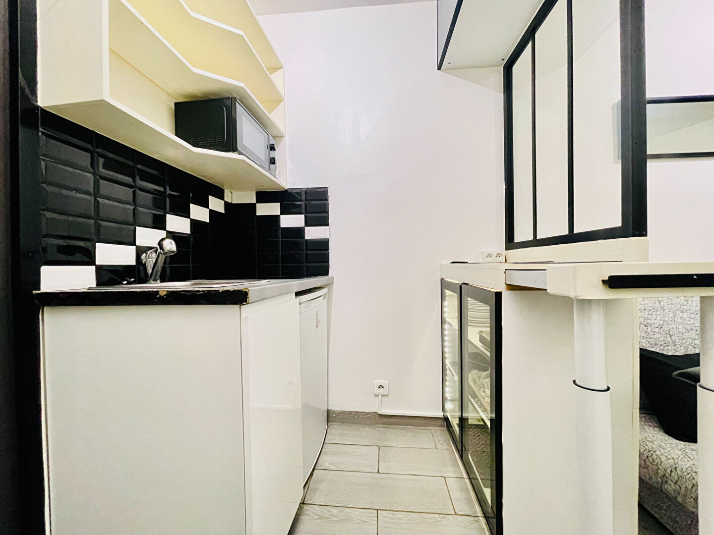 Turnkey studio in quiet rue des Trois Frères in Montmartre 5