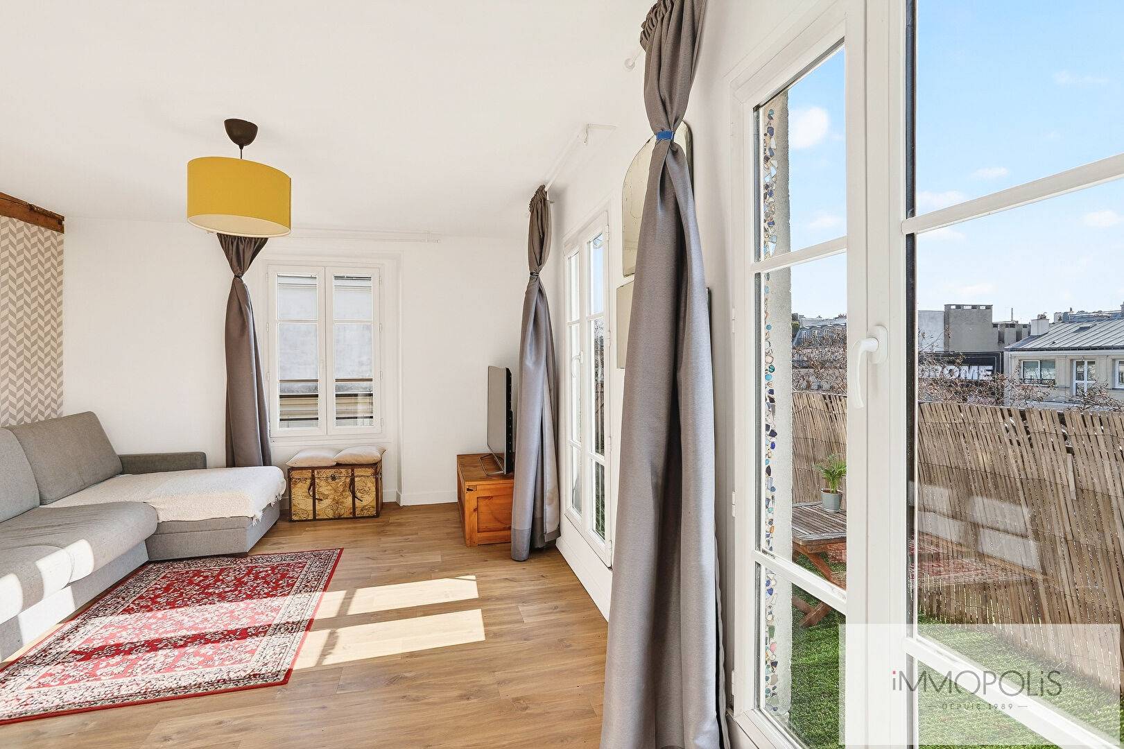 Studio approximately 20 m² with a 6.8 m² terrace: Unobstructed views! 9