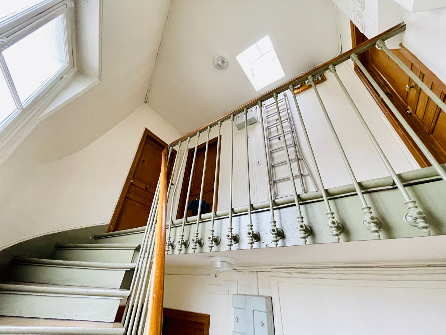 Bright top floor not overlooked: 2 rooms near the Coulée verte, Paris 18th 10