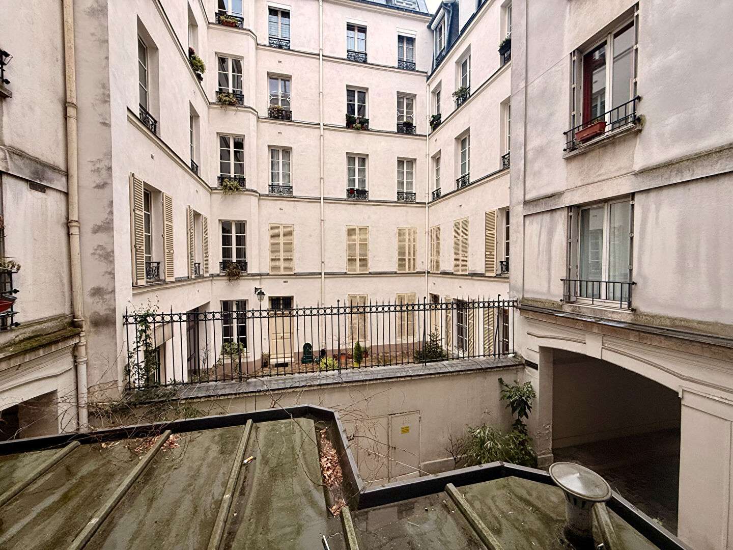 Charming 2 room apartment in good condition – Saint-Georges / Trinité district, secure residence 2