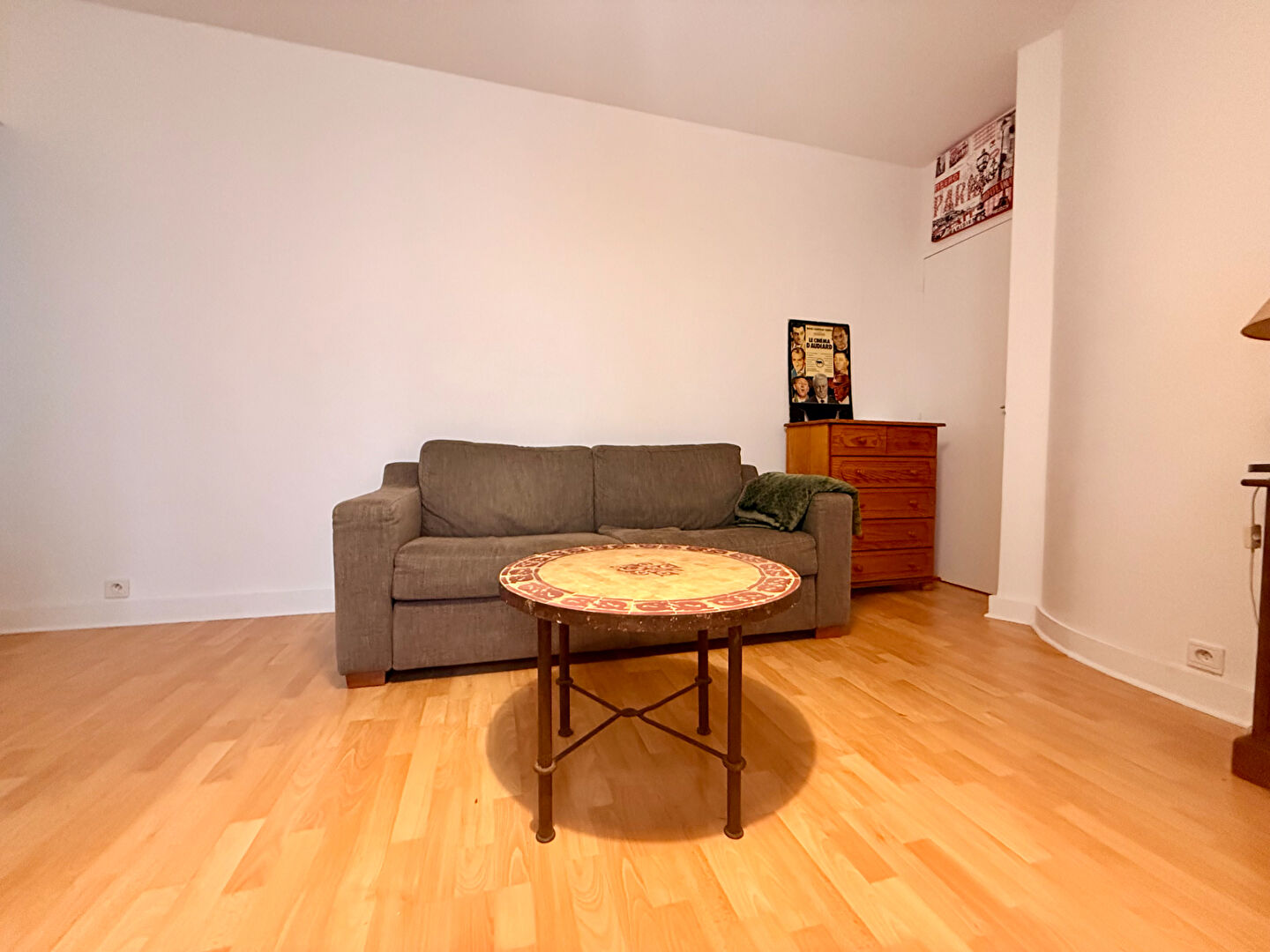 Charming 2 room apartment in good condition – Saint-Georges / Trinité district, secure residence 3