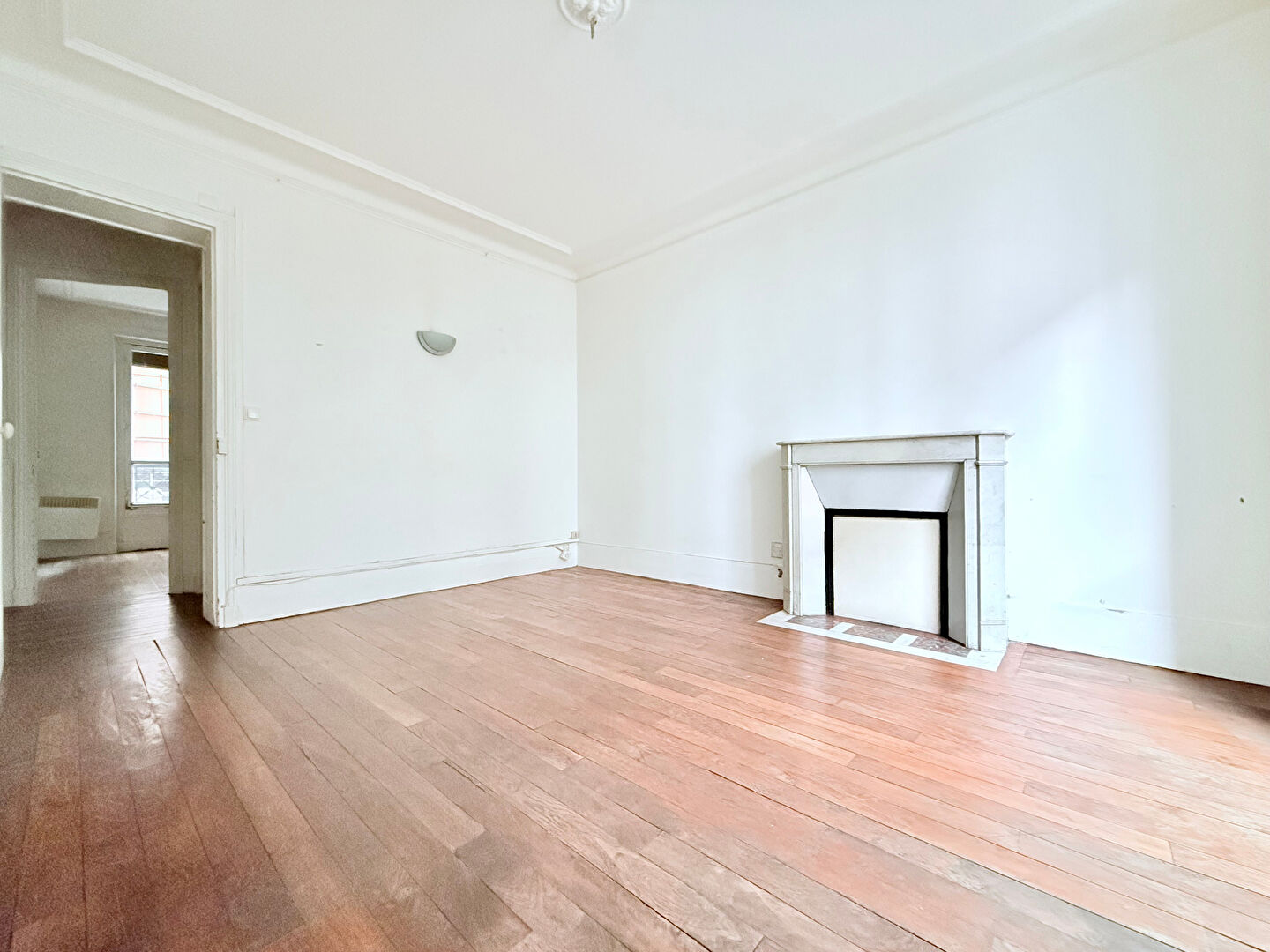 Appartement à moderniser : 3 pièces avec charme de l&rsquo;ancien, rue Championnet (portion piétonne) 10