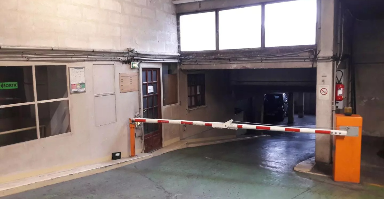 Very nice parking space located rue Lamarck near the Sacré – Coeur 1