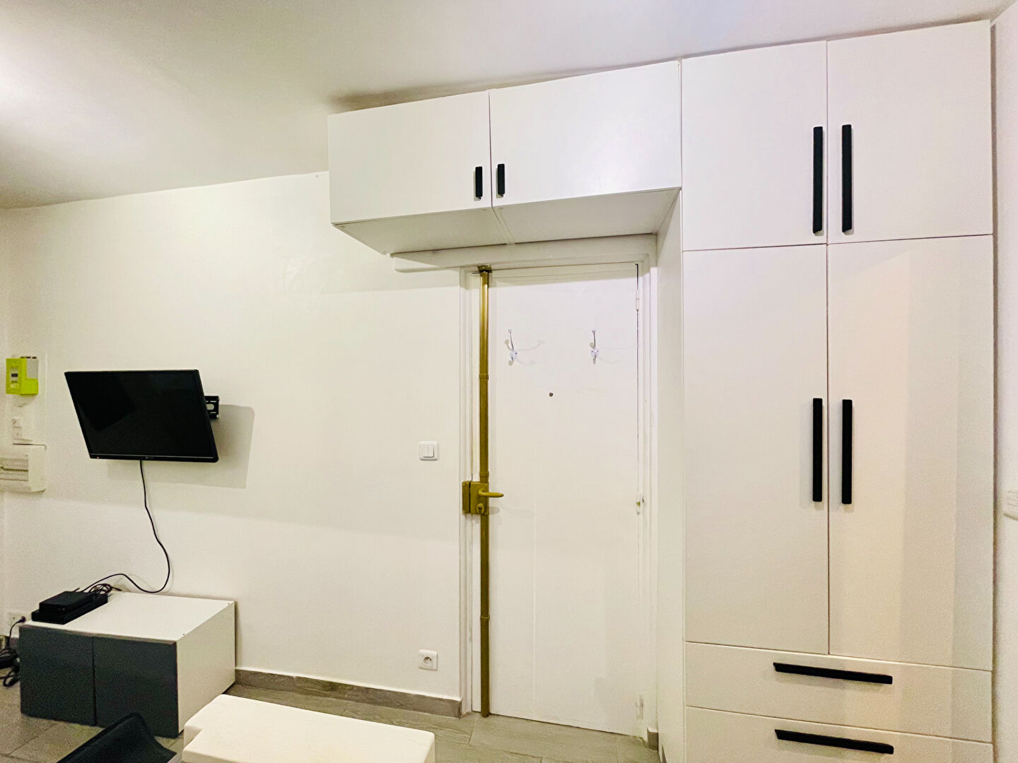 Turnkey studio in quiet rue des Trois Frères in Montmartre 7