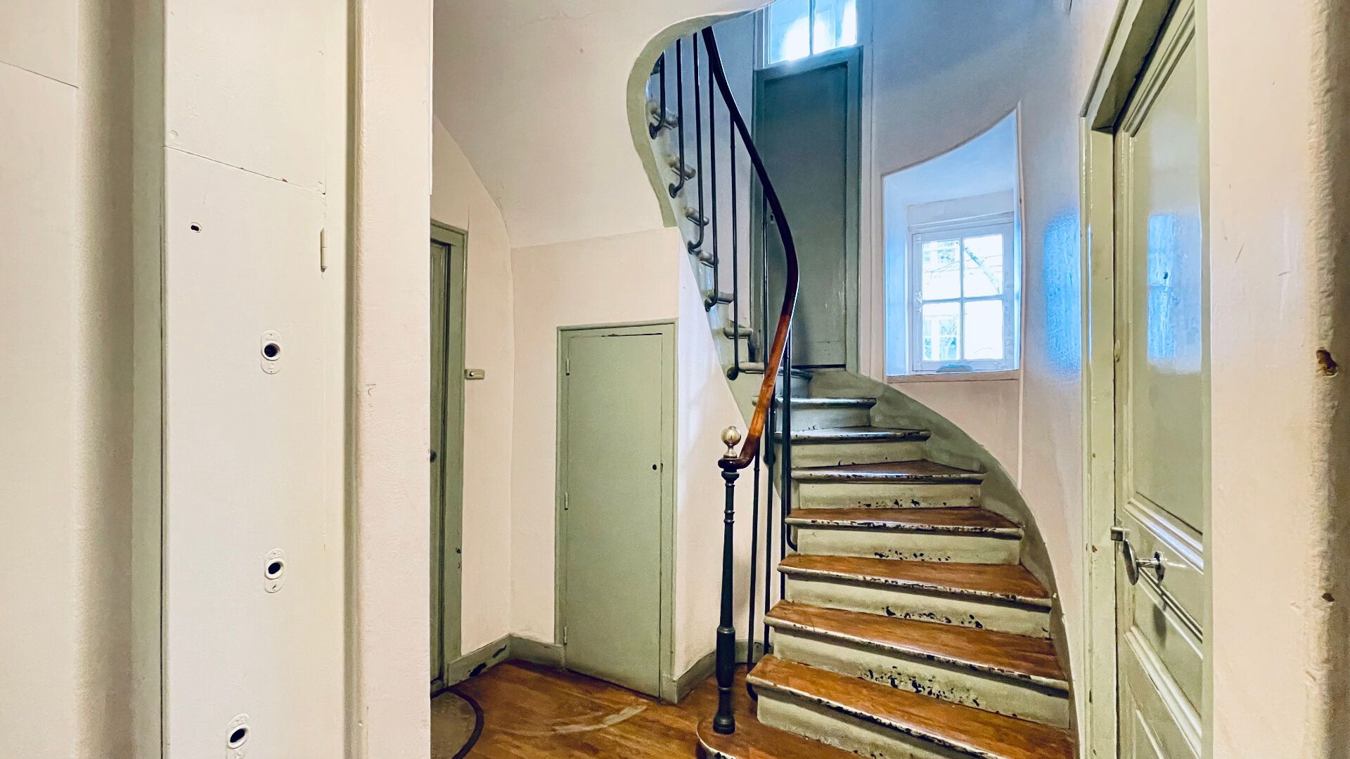 Investment or pied-à-terre – Montmartre – 17 m2 to renovate 8 Investment or pied-à-terre – Montmartre – 17 m2 to renovate 8