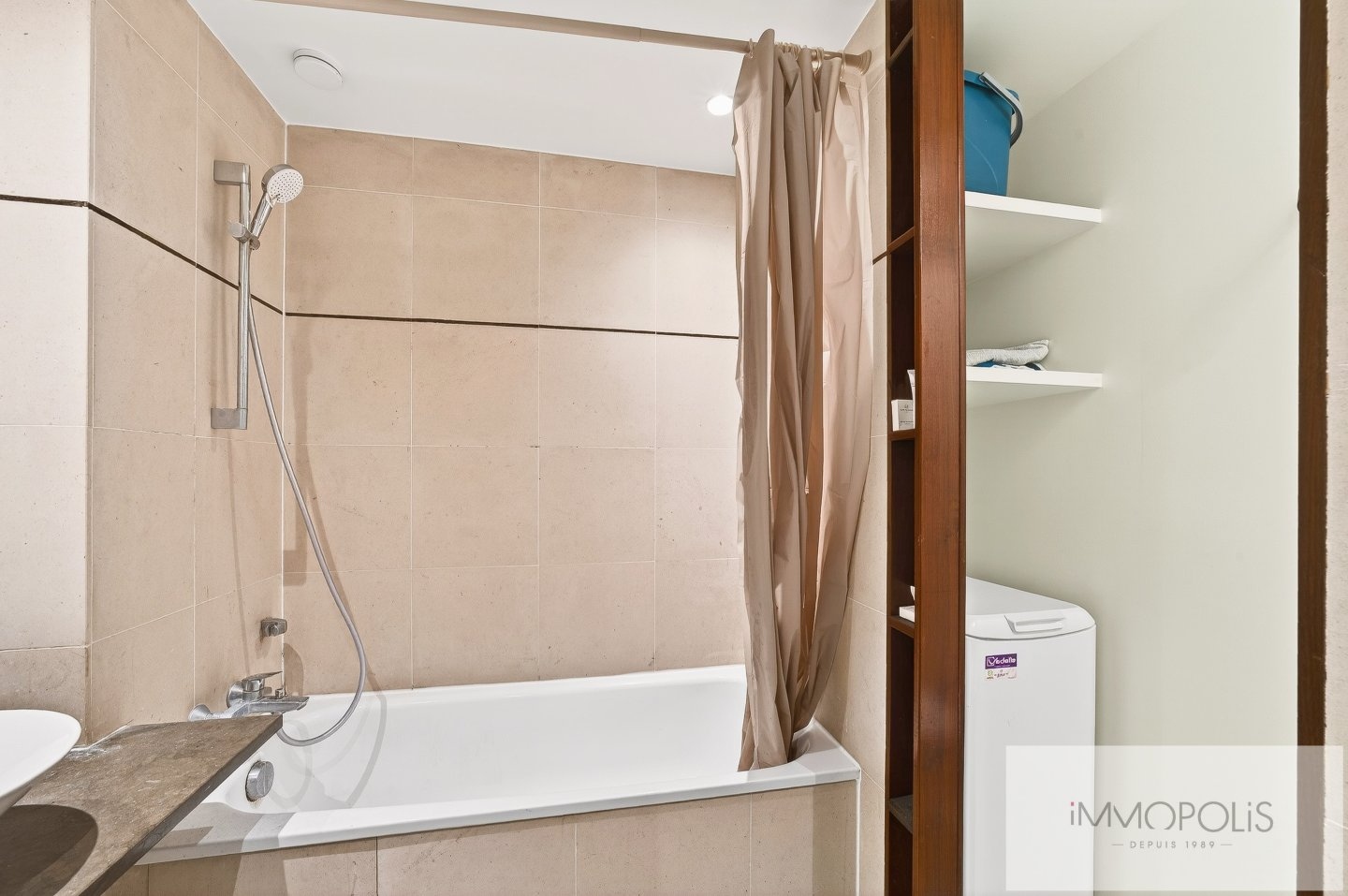 Rue Durantin in the heart of Abbesses. 11