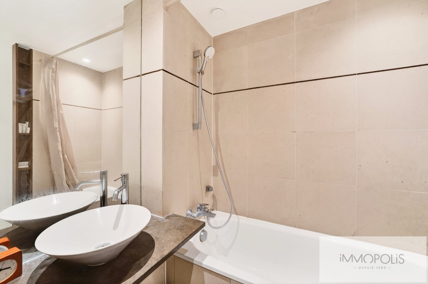 Rue Durantin in the heart of Abbesses. 12