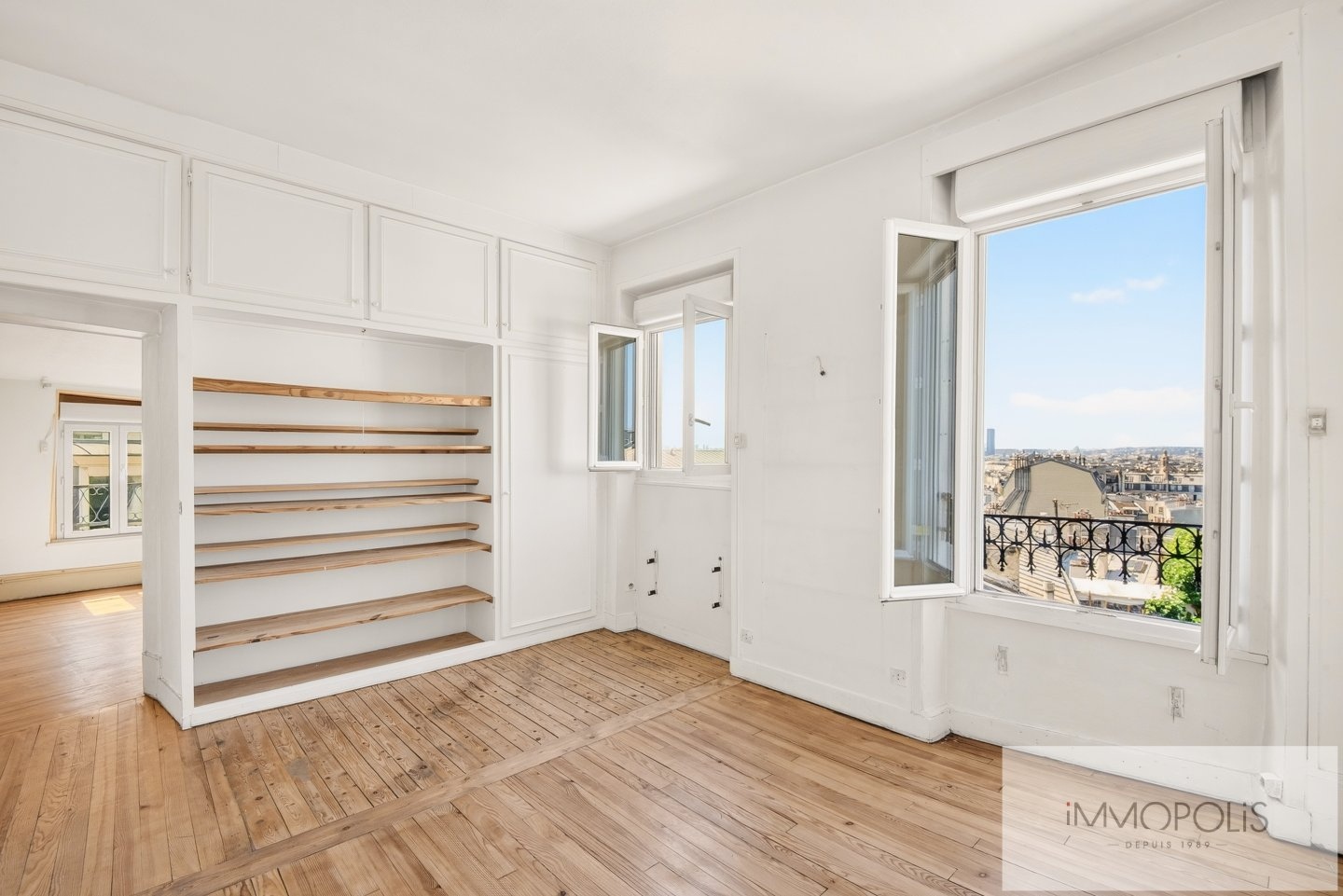Modular « workshop » apartment to renovate – Sacré Coeur and Eiffel Tower view 80 m² – Abbesses Montmartre 5 Modular « workshop » apartment to renovate – Sacré Coeur and Eiffel Tower view 80 m² – Abbesses Montmartre 5