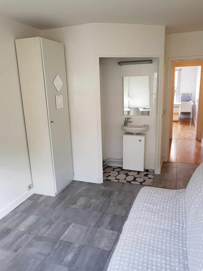 Paris 3 Room Apartment. To modernize… 7 Paris 3 Room Apartment. To modernize… 7