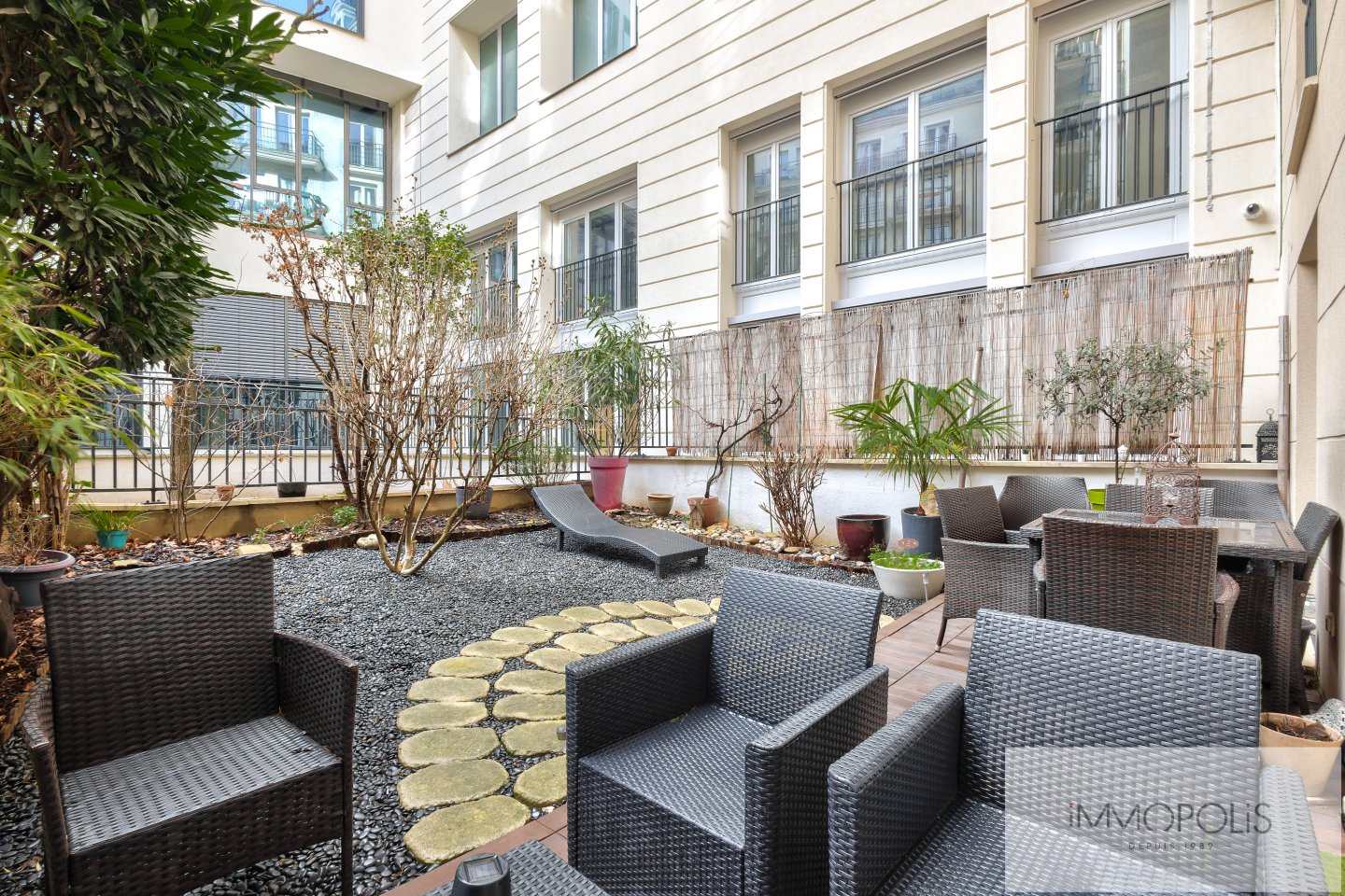 Apartment with 45m² of private garden! 4