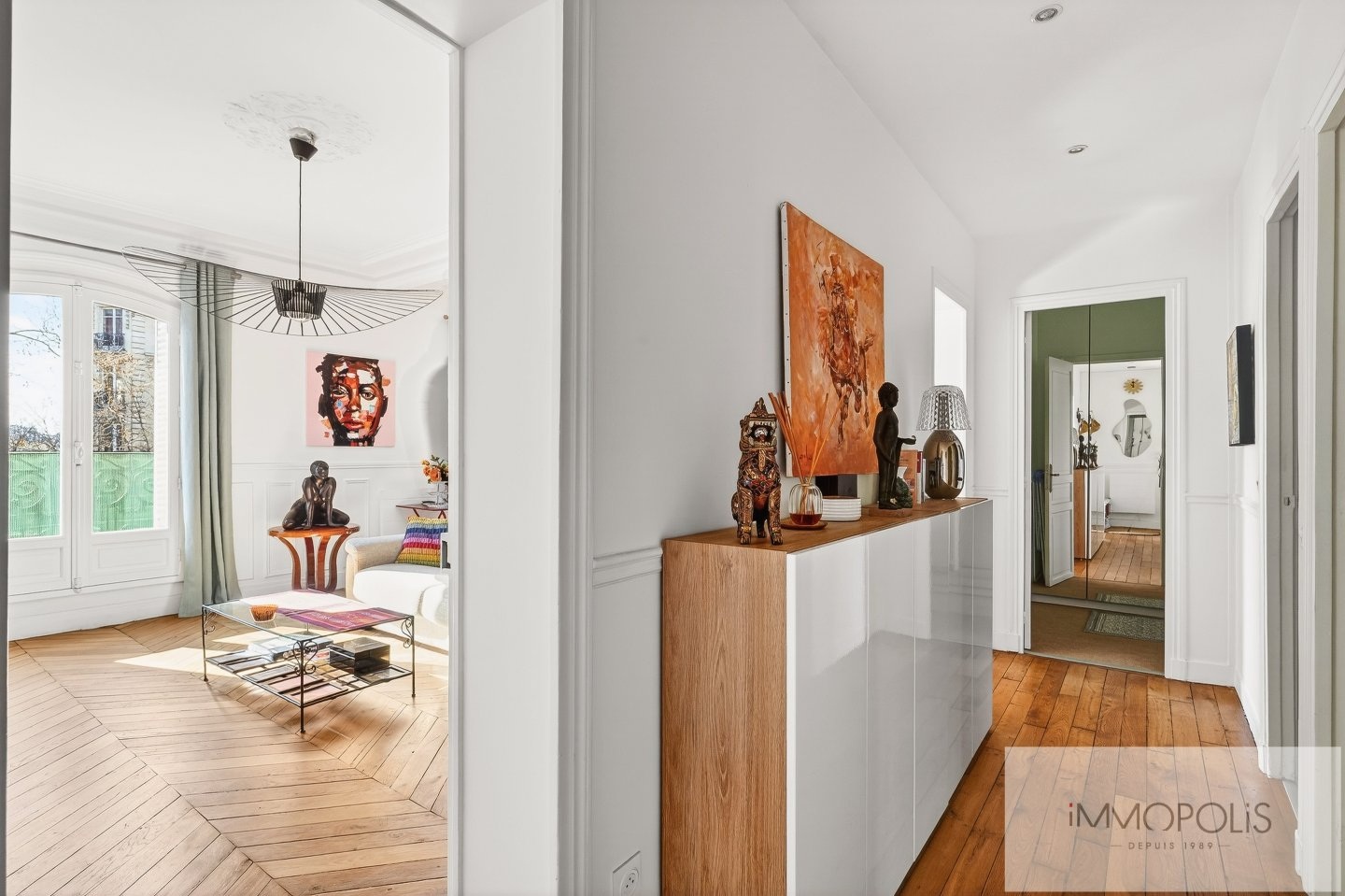 A stone’s throw from the Abbesses, the Moulin Rouge and the 9th arrondissement. 10 A stone’s throw from the Abbesses, the Moulin Rouge and the 9th arrondissement. 10