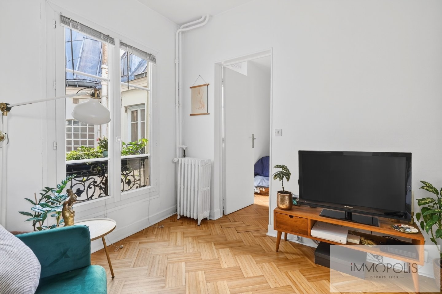 Rue Durantin in the heart of Abbesses. 1 Rue Durantin in the heart of Abbesses. 1