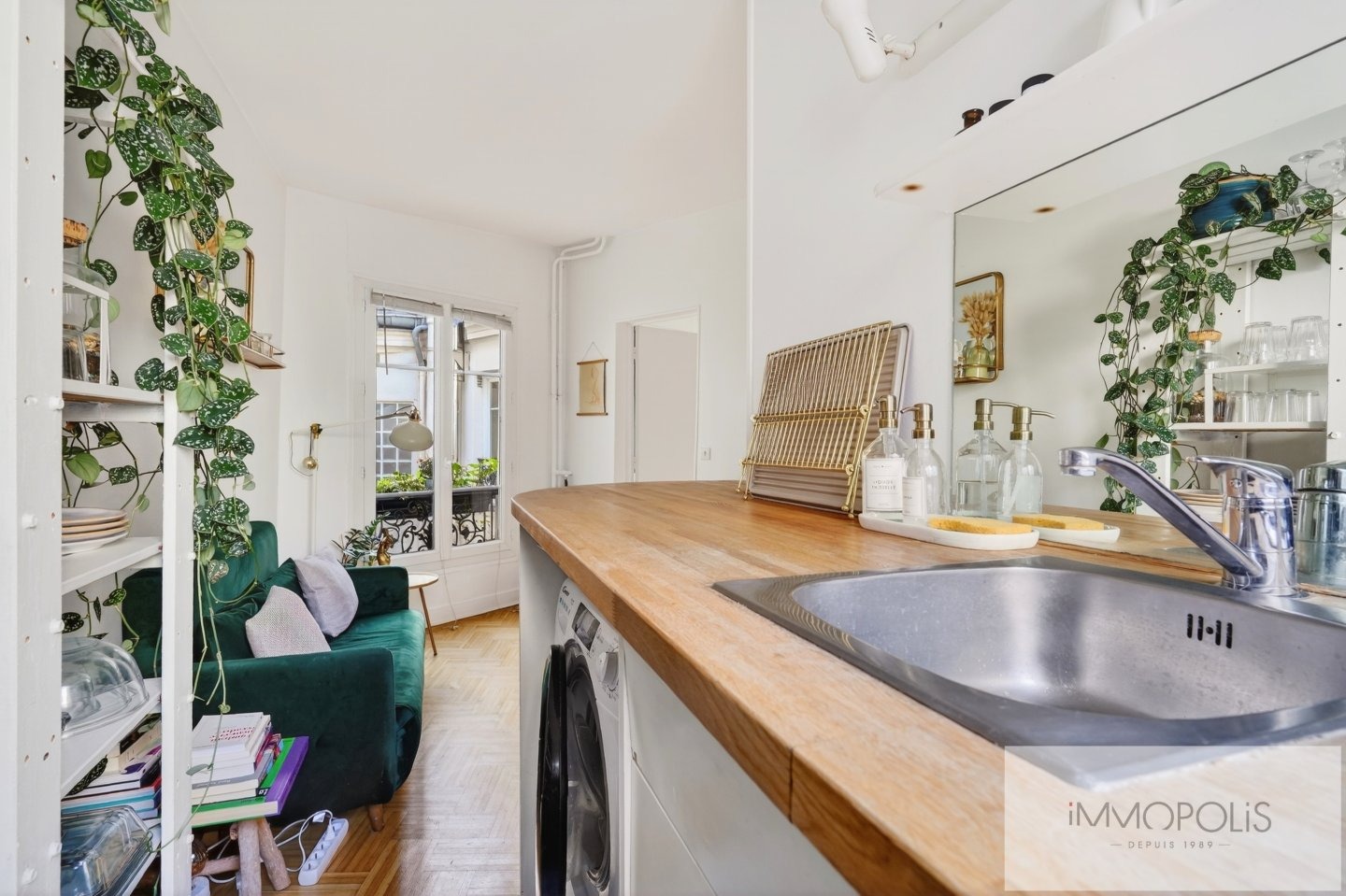 Rue Durantin in the heart of Abbesses. 11