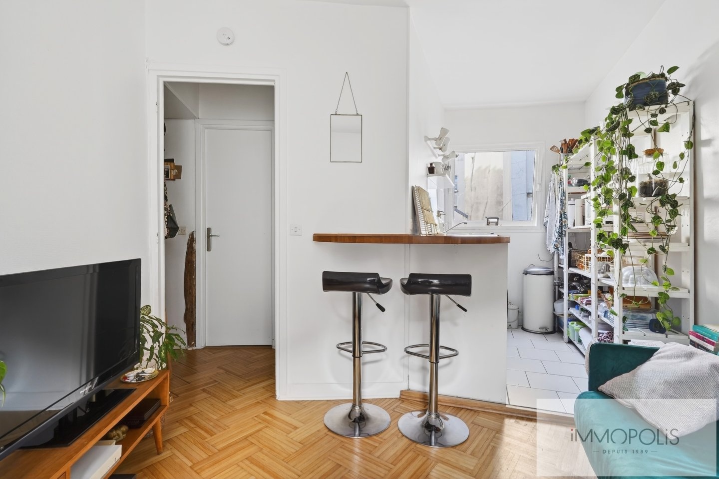 Rue Durantin in the heart of Abbesses. 4