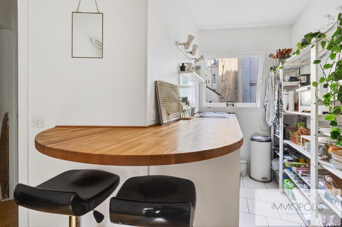 Rue Durantin in the heart of Abbesses. 9