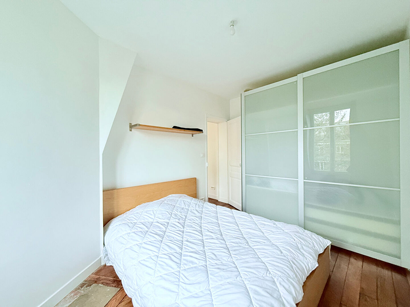 Bright top floor not overlooked: 2 rooms near the Coulée verte, Paris 18th 10 Bright top floor not overlooked: 2 rooms near the Coulée verte, Paris 18th 10