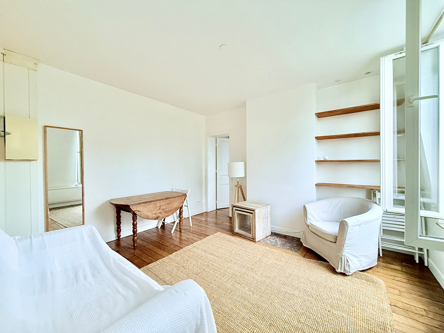 Bright top floor not overlooked: 2 rooms near the Coulée verte, Paris 18th 3 Bright top floor not overlooked: 2 rooms near the Coulée verte, Paris 18th 3