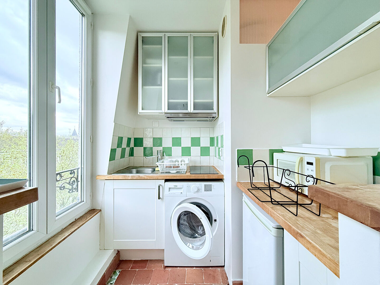 Bright top floor not overlooked: 2 rooms near the Coulée verte, Paris 18th 6 Bright top floor not overlooked: 2 rooms near the Coulée verte, Paris 18th 6