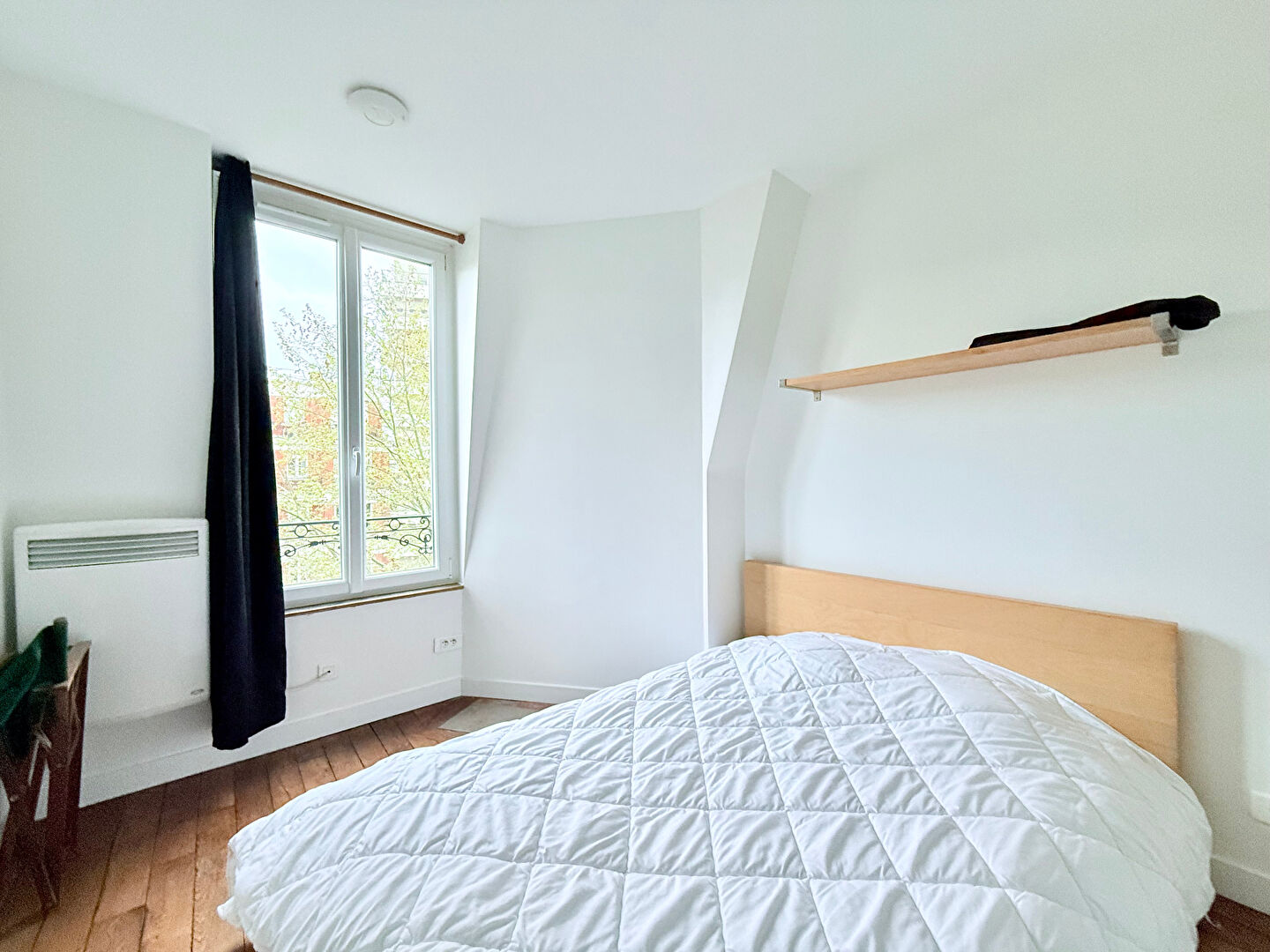 Bright top floor not overlooked: 2 rooms near the Coulée verte, Paris 18th 8 Bright top floor not overlooked: 2 rooms near the Coulée verte, Paris 18th 8