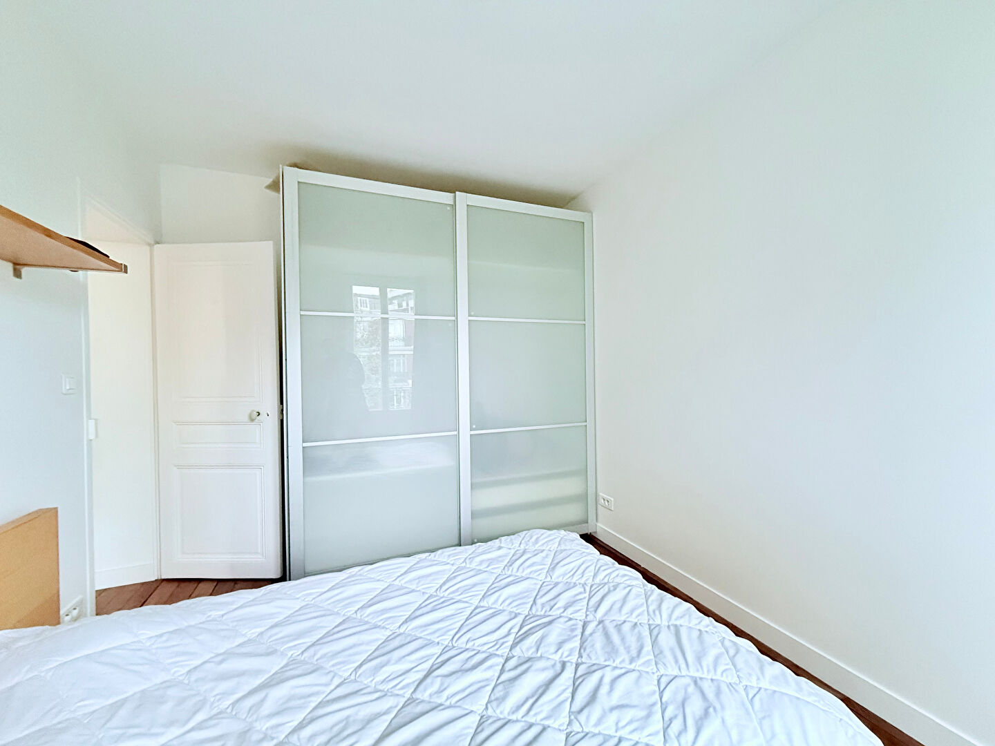 Bright top floor not overlooked: 2 rooms near the Coulée verte, Paris 18th 9 Bright top floor not overlooked: 2 rooms near the Coulée verte, Paris 18th 9