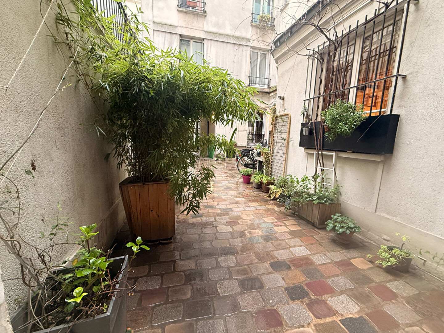 Charming 2 room apartment in good condition – Saint-Georges / Trinité district, secure residence 6