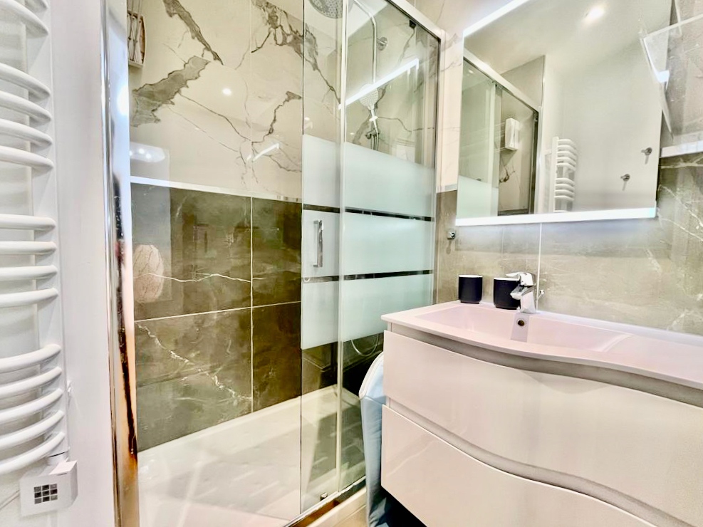 Abbesses district, charming apartment ready to move in! 12 Abbesses district, charming apartment ready to move in! 12