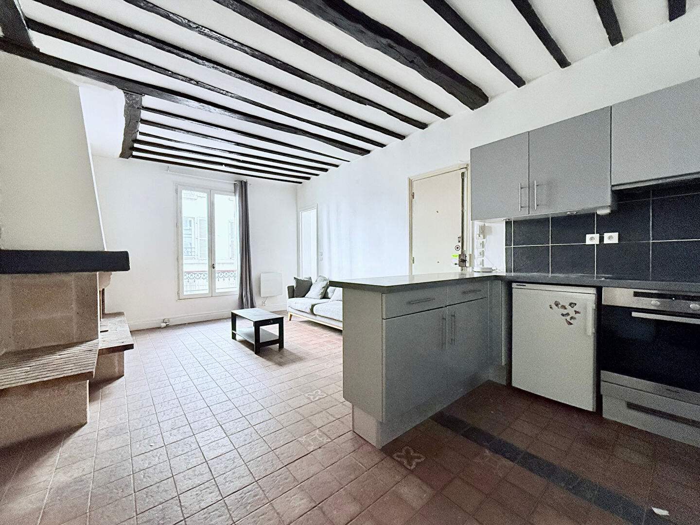 Two rooms well located in Montmartre, close to Place des Abbesses 2