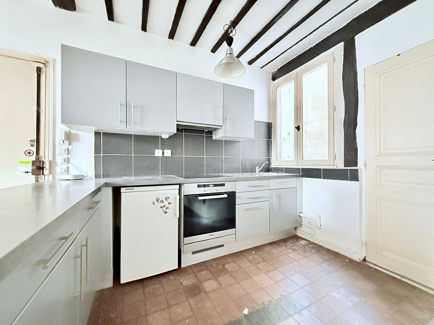 Two rooms well located in Montmartre, close to Place des Abbesses 5