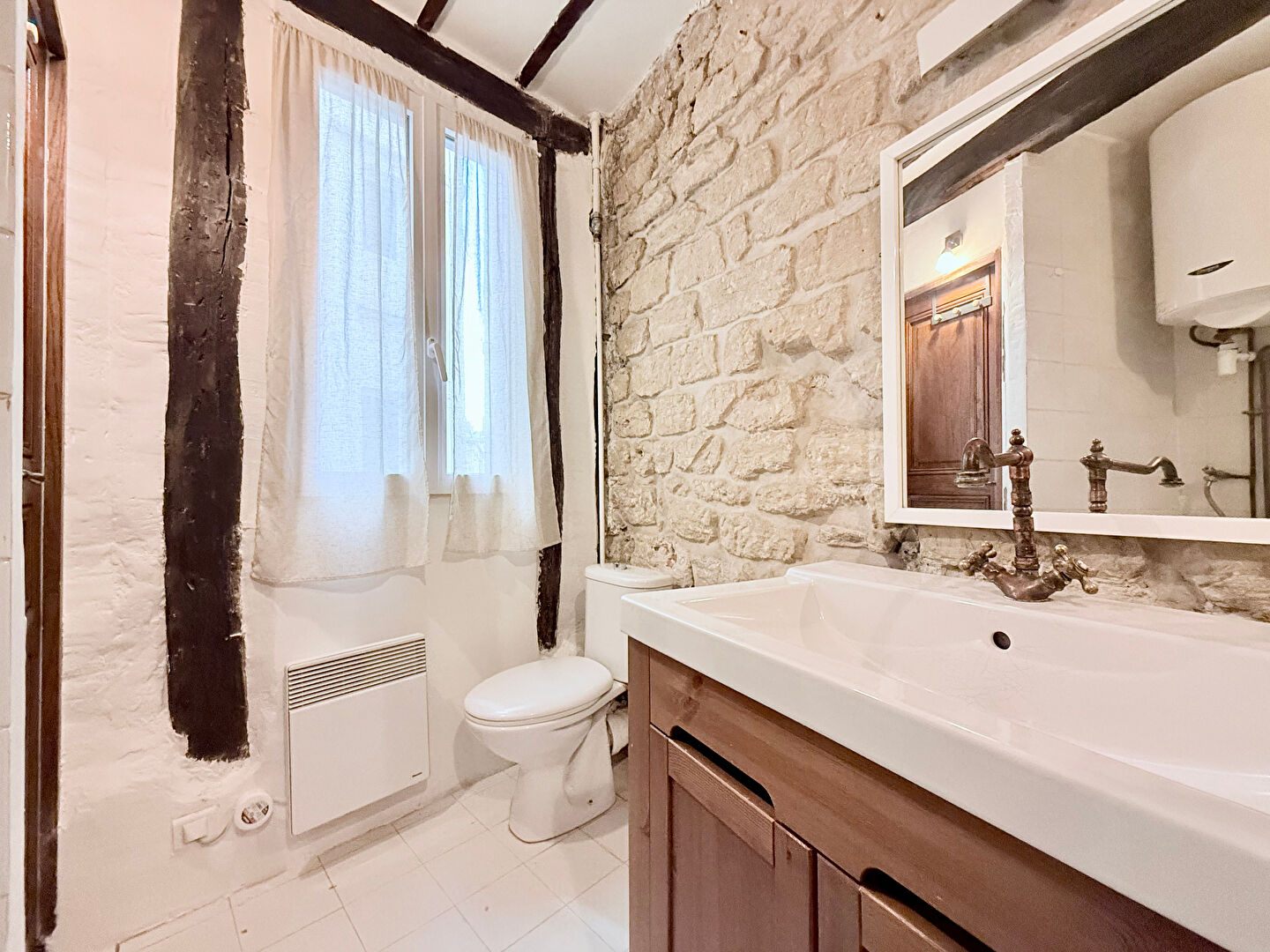 Two rooms well located in Montmartre, close to Place des Abbesses 8