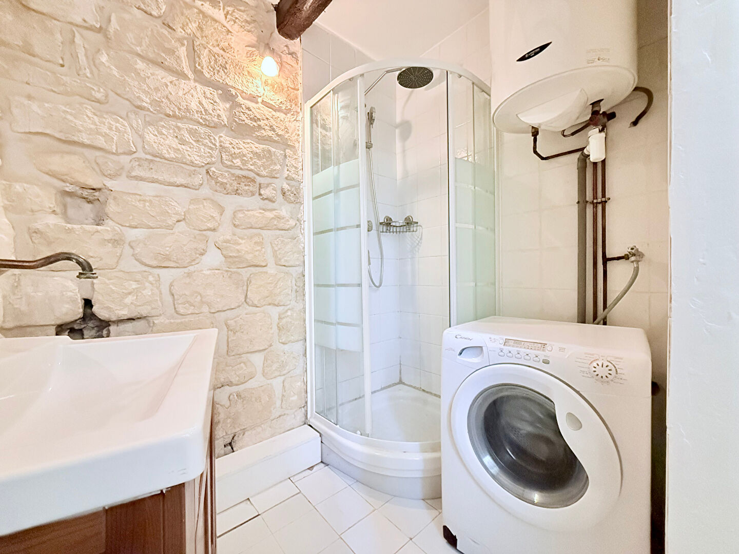 Two rooms well located in Montmartre, close to Place des Abbesses 9